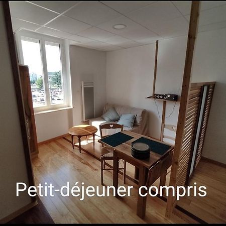 Studio Sympa Avec Petit Dejeuner Entre Canal Et Loire Roanne Exterior foto