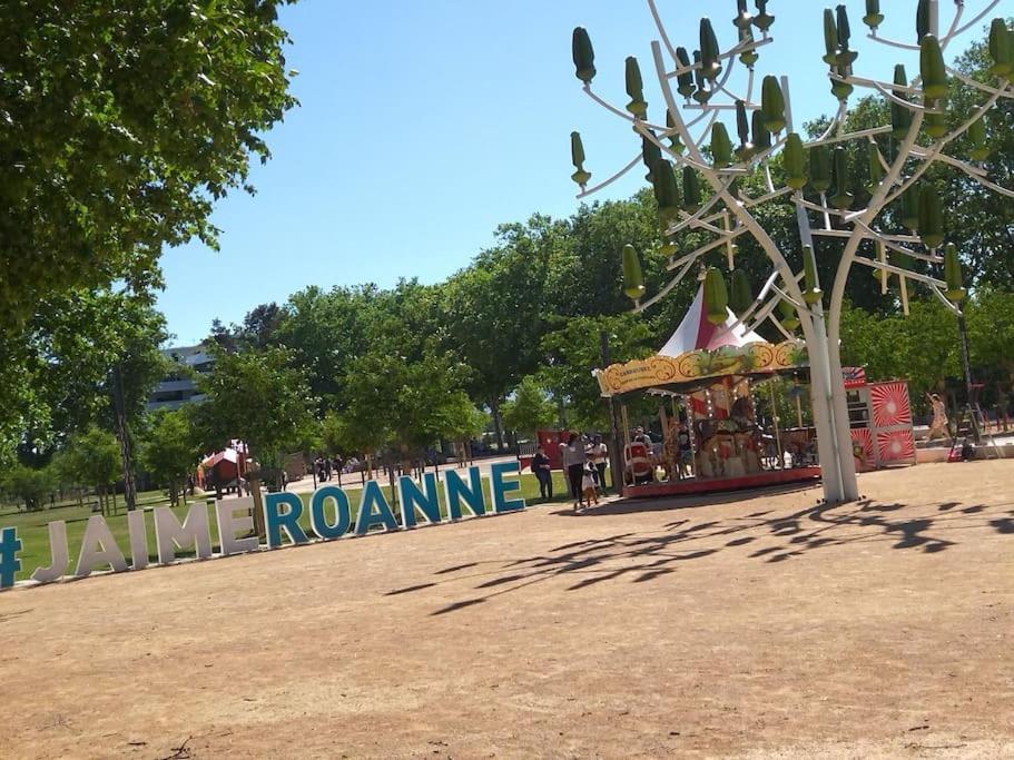 Studio Sympa Avec Petit Dejeuner Entre Canal Et Loire Roanne Exterior foto